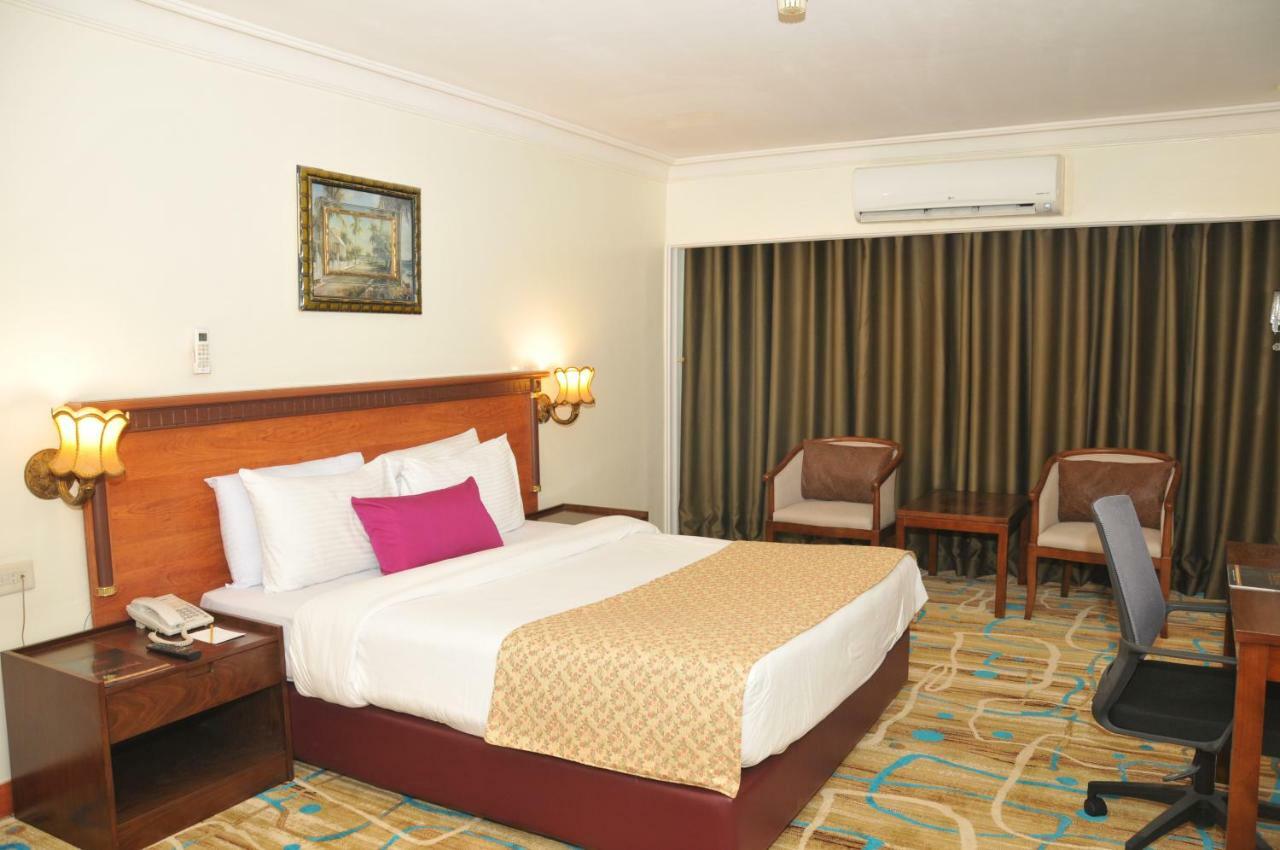 อะพอลโล ดิมอรา บิสซิเนส โฮเต็ล Hotel ริยาดห์ ภายนอก รูปภาพ